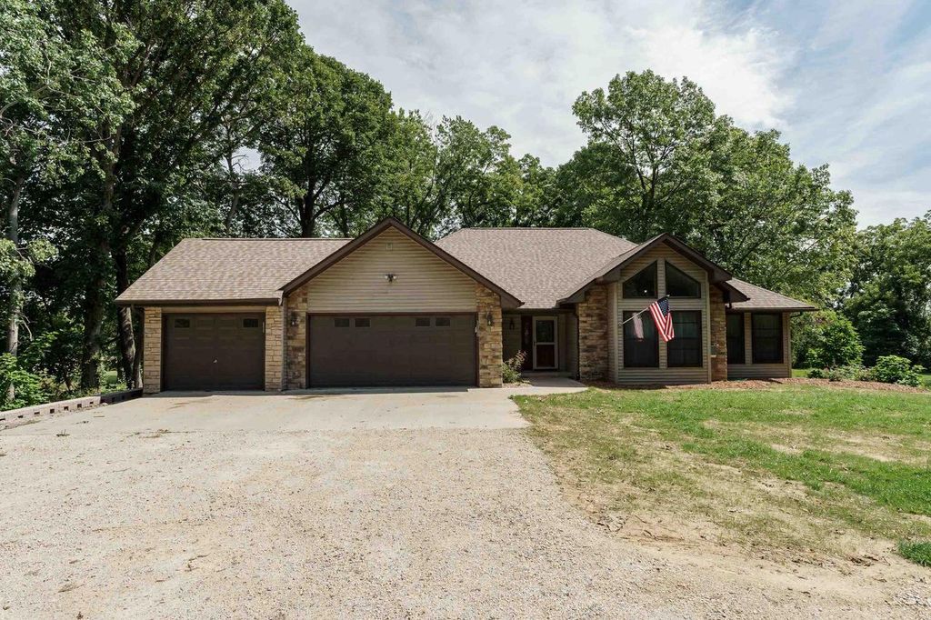 1000 Whitetail Drive, Fort Atkinson, WI 53538