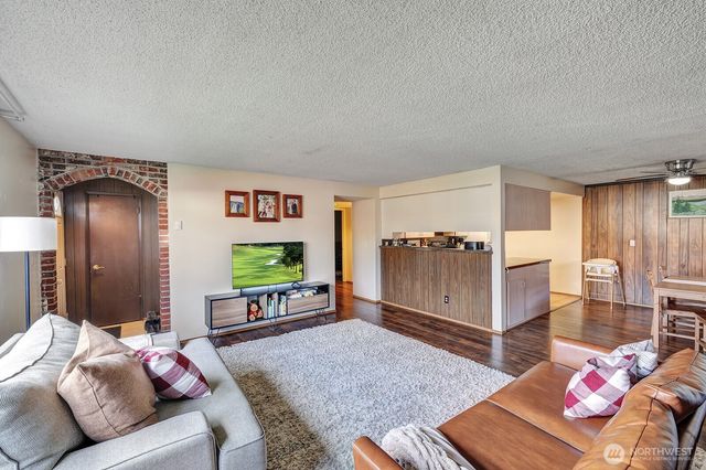 101 147th Ave SE, Bellevue, WA 98007