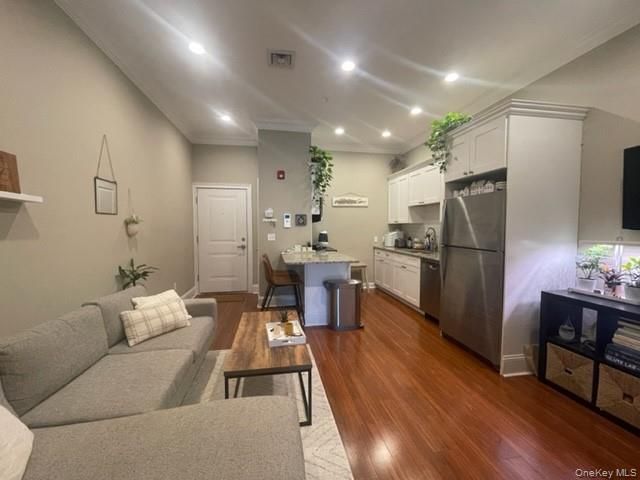 41 Green Street 2D, Huntington, NY 11743