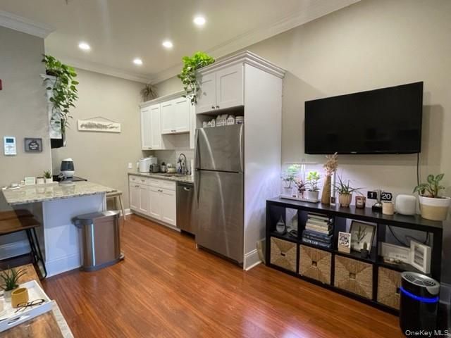 41 Green Street 2D, Huntington, NY 11743