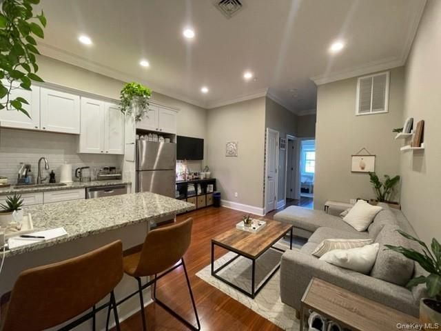 41 Green Street 2D, Huntington, NY 11743