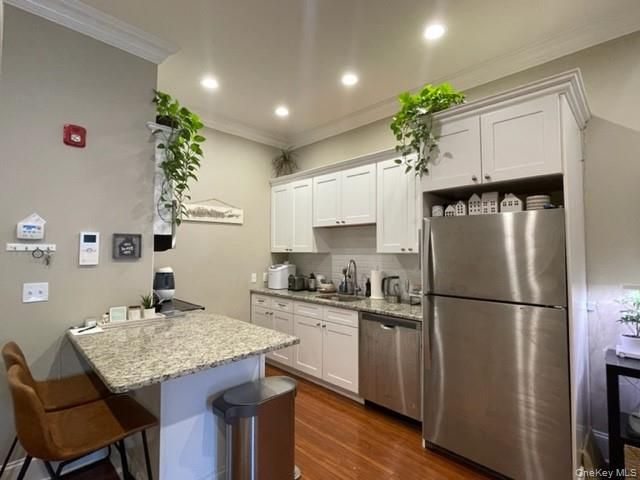 41 Green Street 2D, Huntington, NY 11743