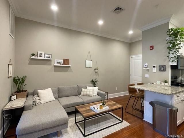 41 Green Street 2D, Huntington, NY 11743
