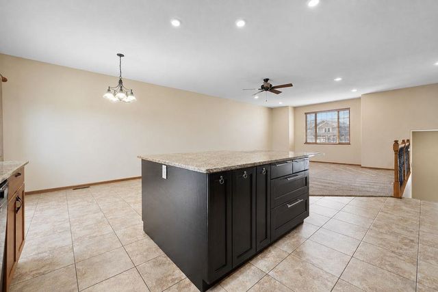 1905 26th St SW, Minot, ND 58701