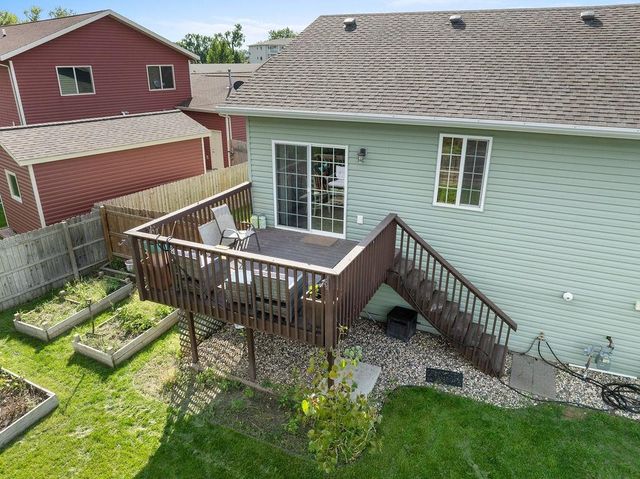 1905 26th St SW, Minot, ND 58701