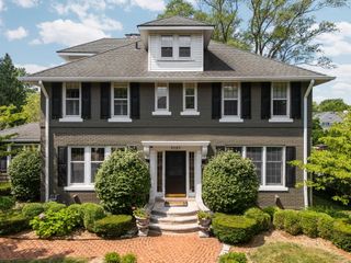 1021 Kensington Avenue, Grosse Pointe Park City, MI 48230