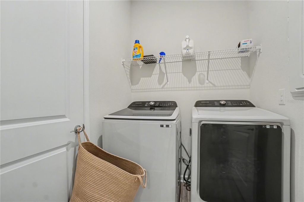 Image 20 of property listing at 18065 GRAND PROSPERITY DRIVE, Venice, FL 34293