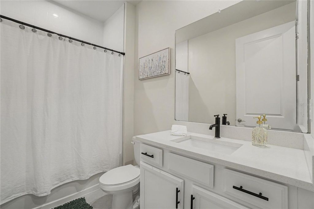 Image 21 of property listing at 18065 GRAND PROSPERITY DRIVE, Venice, FL 34293