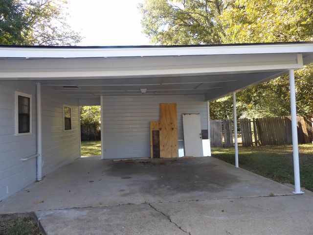 2403 Chatham St, Marshall, TX 75670