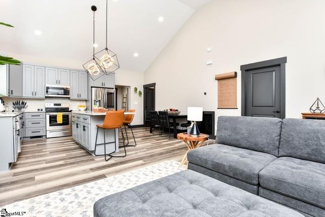 71 Dorsey Avenue, Greenville, SC 29611