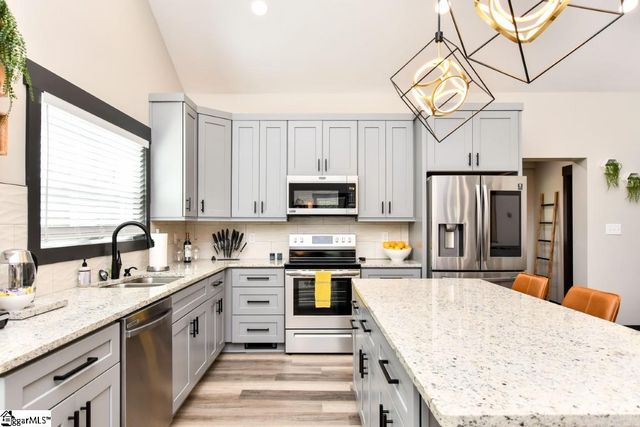 71 Dorsey Avenue, Greenville, SC 29611