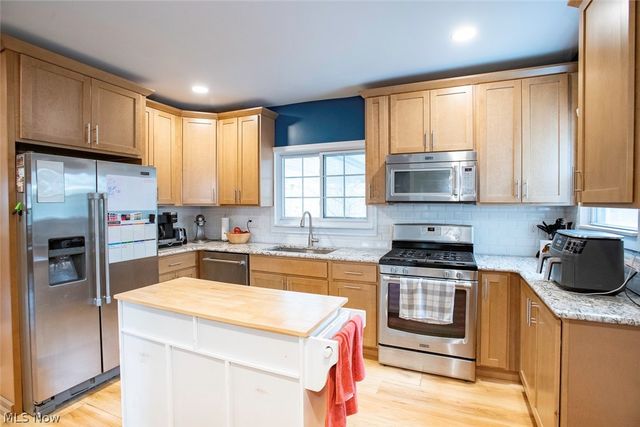 652 Parkway Boulevard, Norton, OH 44203