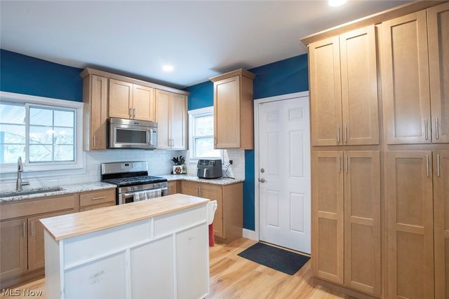 652 Parkway Boulevard, Norton, OH 44203