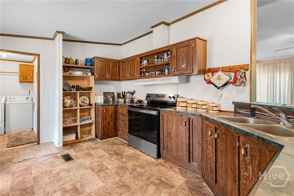 Image 10 of property listing at 121 Burnt Tree Drive, Guyton, GA 31312