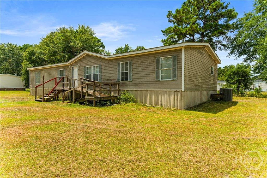 Image 4 of property listing at 121 Burnt Tree Drive, Guyton, GA 31312