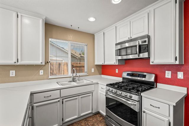 2911 Twin Creeks Ln, Rocklin, CA 95677