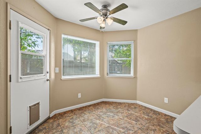 2911 Twin Creeks Ln, Rocklin, CA 95677