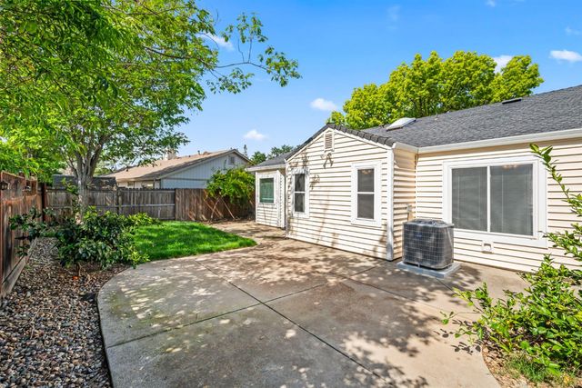 2911 Twin Creeks Ln, Rocklin, CA 95677