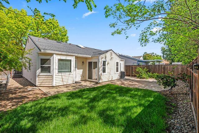 2911 Twin Creeks Ln, Rocklin, CA 95677