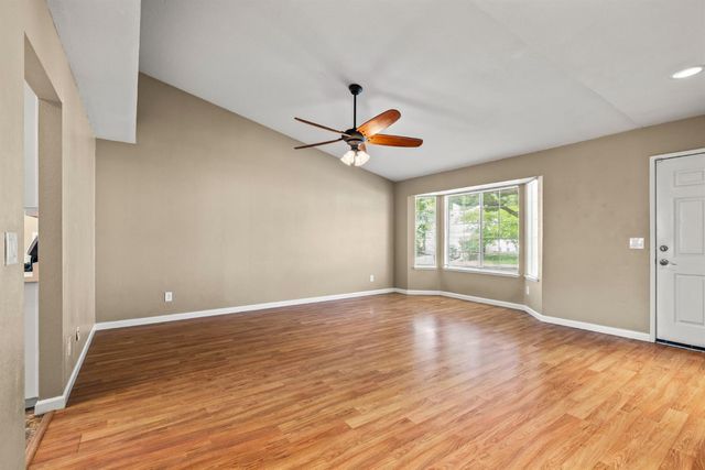 2911 Twin Creeks Ln, Rocklin, CA 95677
