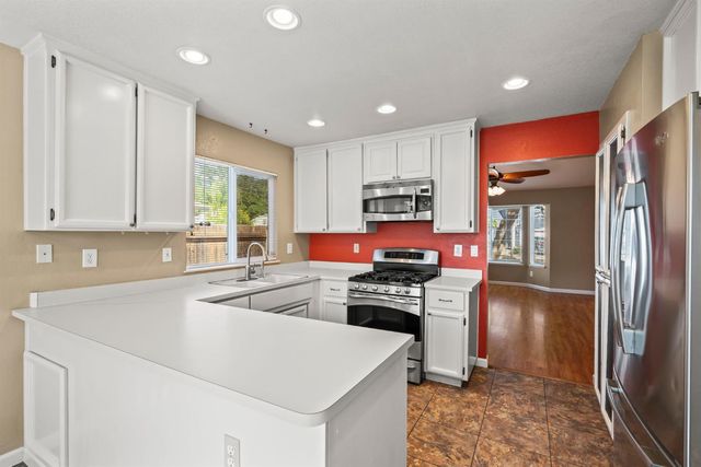2911 Twin Creeks Ln, Rocklin, CA 95677