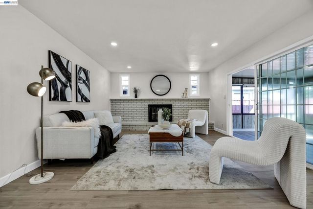 2444 Douglas St, Union City, CA 94587