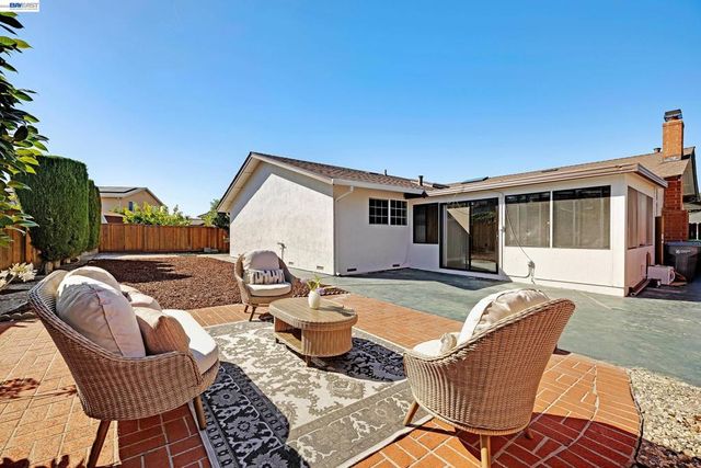 2444 Douglas St, Union City, CA 94587