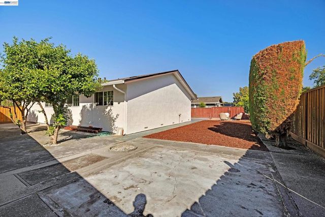 2444 Douglas St, Union City, CA 94587