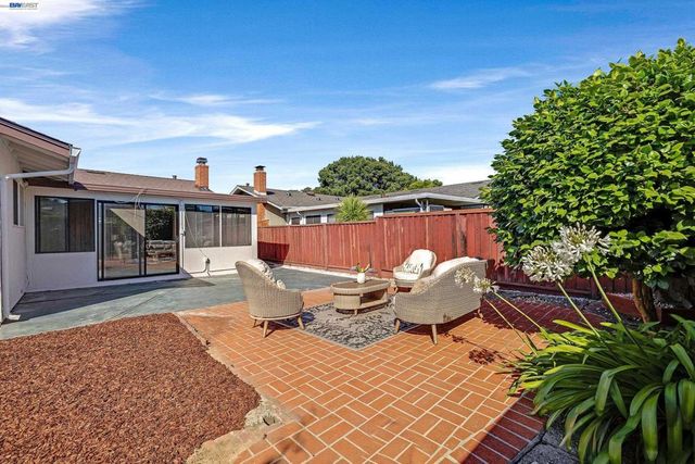 2444 Douglas St, Union City, CA 94587