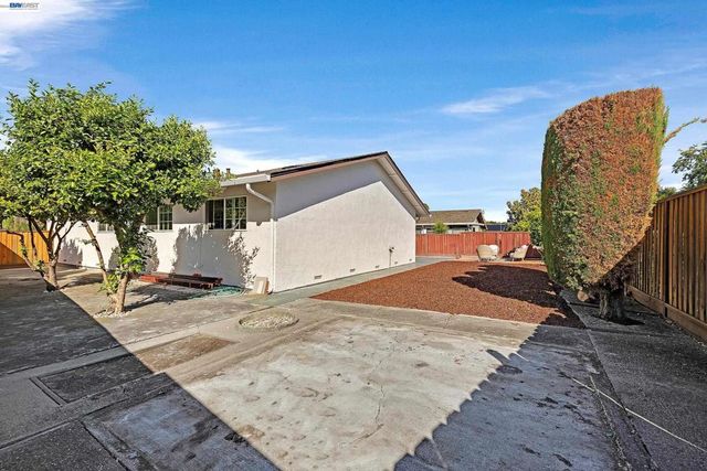 2444 Douglas St, Union City, CA 94587