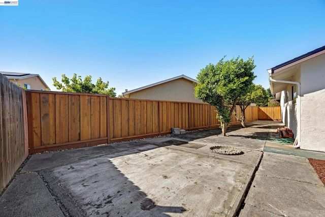 2444 Douglas St, Union City, CA 94587