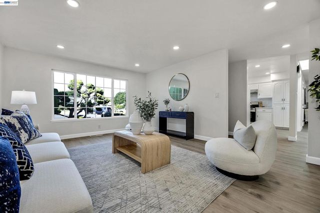 2444 Douglas St, Union City, CA 94587