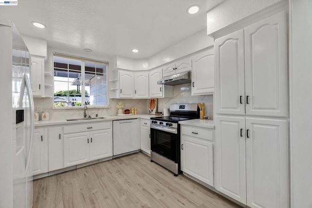 2444 Douglas St, Union City, CA 94587