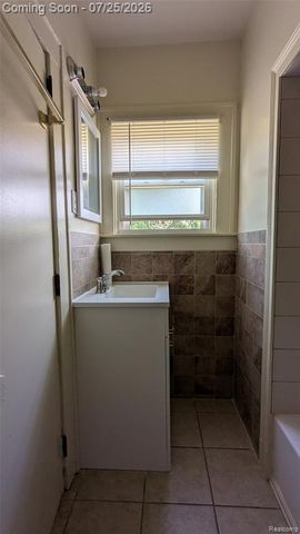 463 Raeburn Street, Pontiac, MI 48342