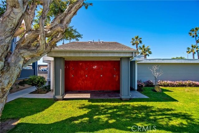 17082 Pacific Coast Highway 102, Huntington Beach, CA 92649