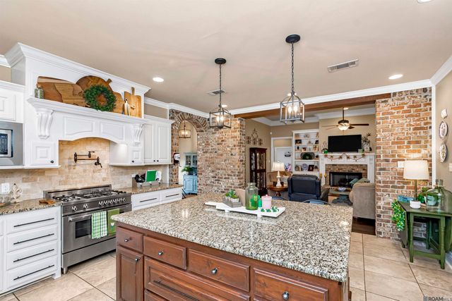 10152 Autumn Ct, Denham Springs, LA 70726