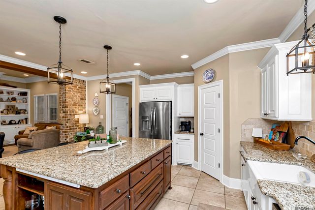 10152 Autumn Ct, Denham Springs, LA 70726