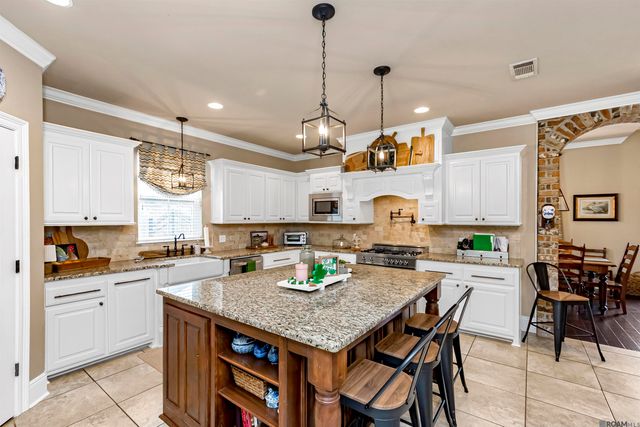 10152 Autumn Ct, Denham Springs, LA 70726