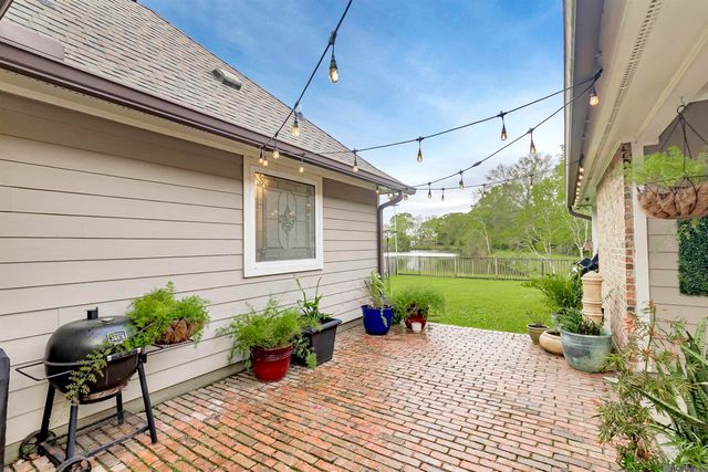 10152 Autumn Ct, Denham Springs, LA 70726