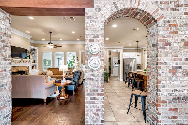 10152 Autumn Ct, Denham Springs, LA 70726