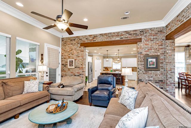 10152 Autumn Ct, Denham Springs, LA 70726