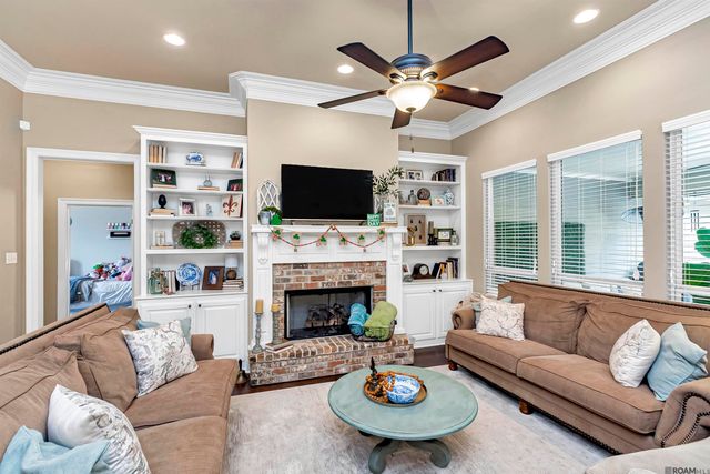 10152 Autumn Ct, Denham Springs, LA 70726