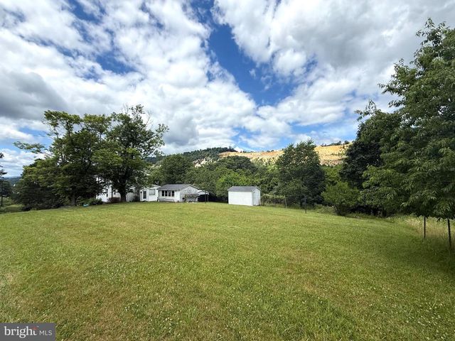 9 FOX ST, Berkeley Springs, WV 25411