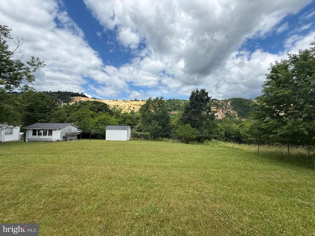 9 FOX ST, Berkeley Springs, WV 25411