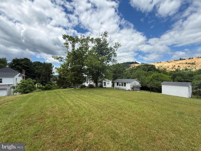 9 FOX ST, Berkeley Springs, WV 25411