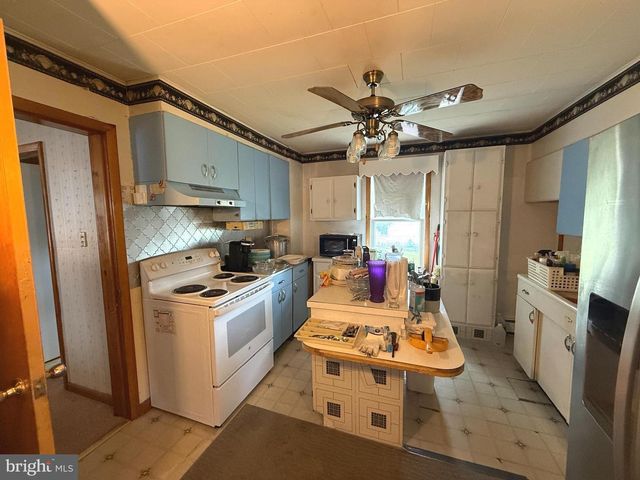 9 FOX ST, Berkeley Springs, WV 25411