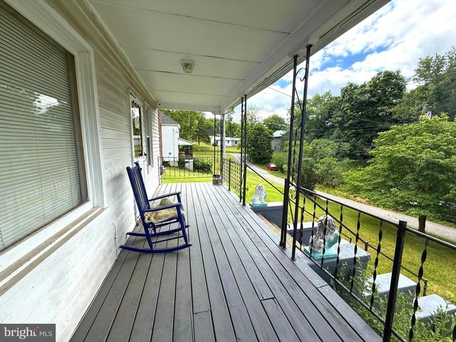 9 FOX ST, Berkeley Springs, WV 25411