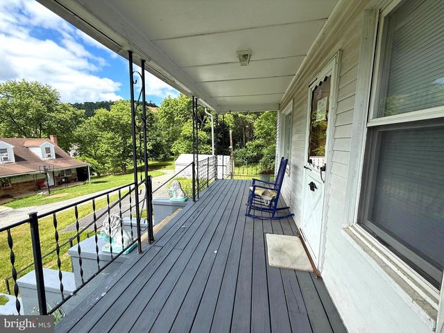 9 FOX ST, Berkeley Springs, WV 25411