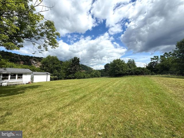 9 FOX ST, Berkeley Springs, WV 25411