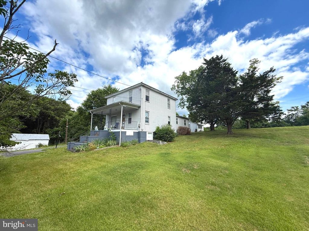 9 FOX ST, Berkeley Springs, WV 25411